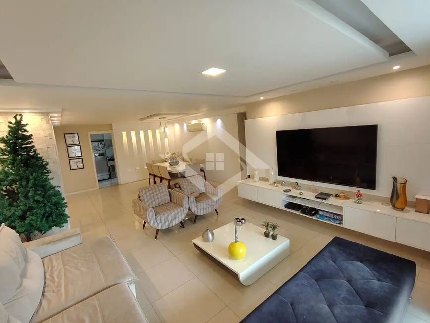 Apartamento com 4 quartos à venda, 166m2 em Rio De Janeiro - RJ - imagem 4 Foto 4 de Apartamento com 4 quartos à venda, 166m2 em Rio De Janeiro - RJ