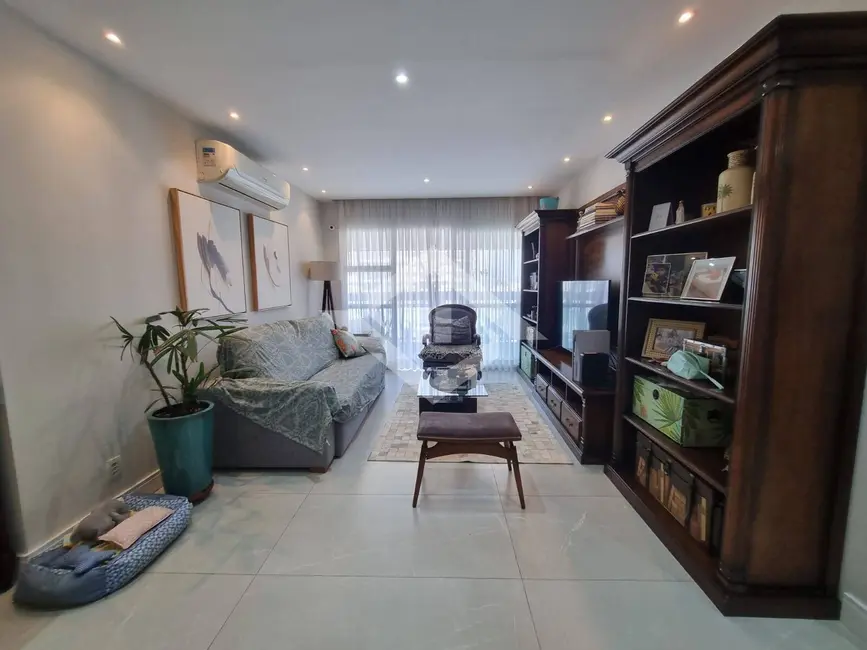 Foto 3 de Apartamento com 4 quartos à venda, 150m2 em Rio De Janeiro - RJ