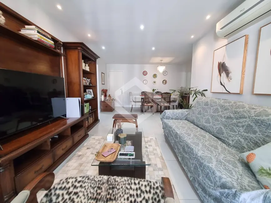 Foto 2 de Apartamento com 4 quartos à venda, 150m2 em Rio De Janeiro - RJ