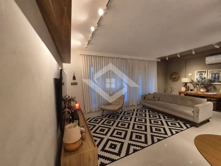 Apartamento com 3 quartos à venda, 145m2 em Rio De Janeiro - RJ - imagem 2 Foto 2 de Apartamento com 3 quartos à venda, 145m2 em Rio De Janeiro - RJ
