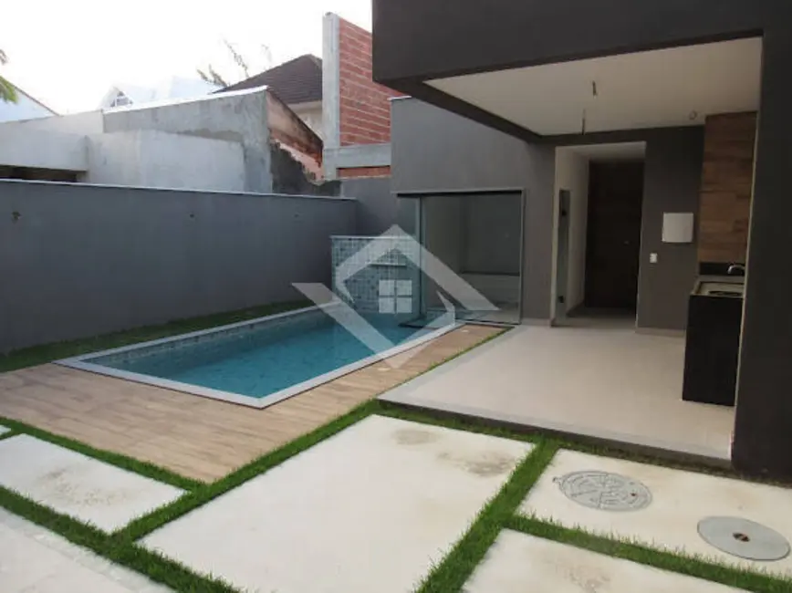 Casa de Condomínio com 4 quartos à venda, 300m2 em Barra da Tijuca, Rio De Janeiro - RJ - imagem 3 Foto 3 de Casa de Condomínio com 4 quartos à venda, 300m2 em Barra da Tijuca, Rio De Janeiro - RJ