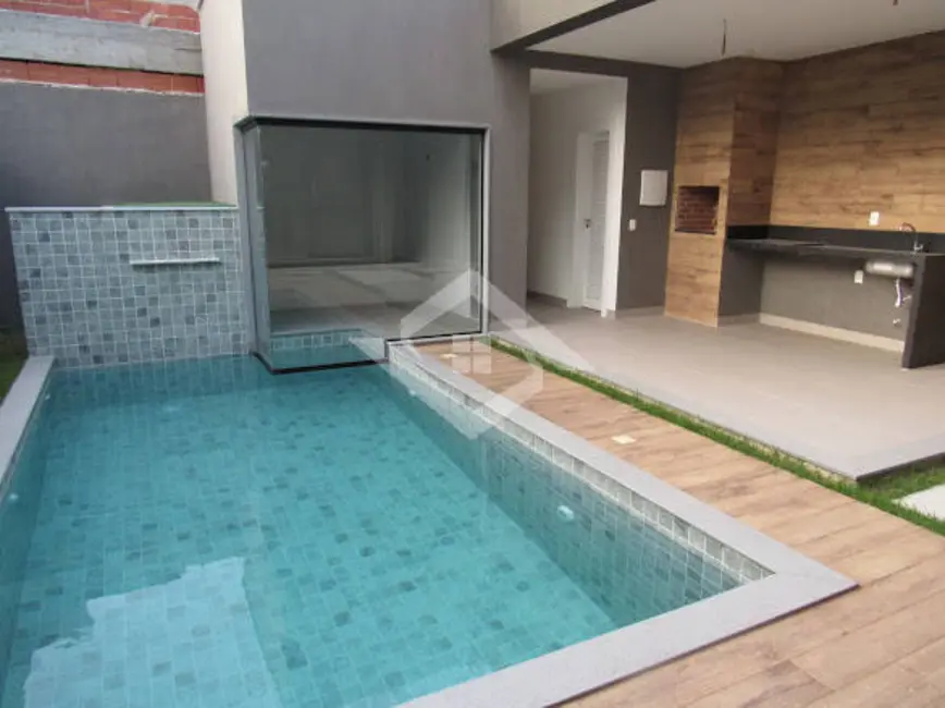 Casa de Condomínio com 4 quartos à venda, 300m2 em Barra da Tijuca, Rio De Janeiro - RJ - imagem 2 Foto 2 de Casa de Condomínio com 4 quartos à venda, 300m2 em Barra da Tijuca, Rio De Janeiro - RJ