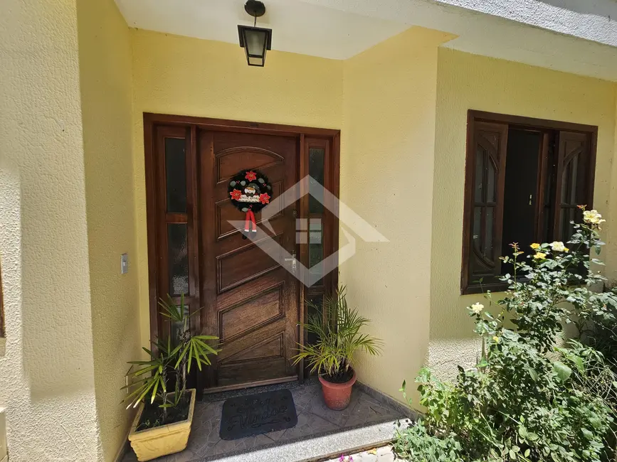 Foto 2 de Casa com 2 quartos à venda, 88m2 em Irajá, Rio De Janeiro - RJ