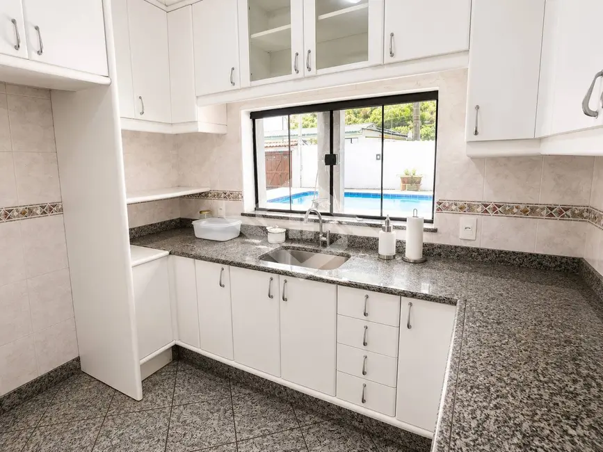 Casa com 5 quartos à venda, 251m2 em Bancários, Rio De Janeiro - RJ - imagem 5 Foto 5 de Casa com 5 quartos à venda, 251m2 em Bancários, Rio De Janeiro - RJ