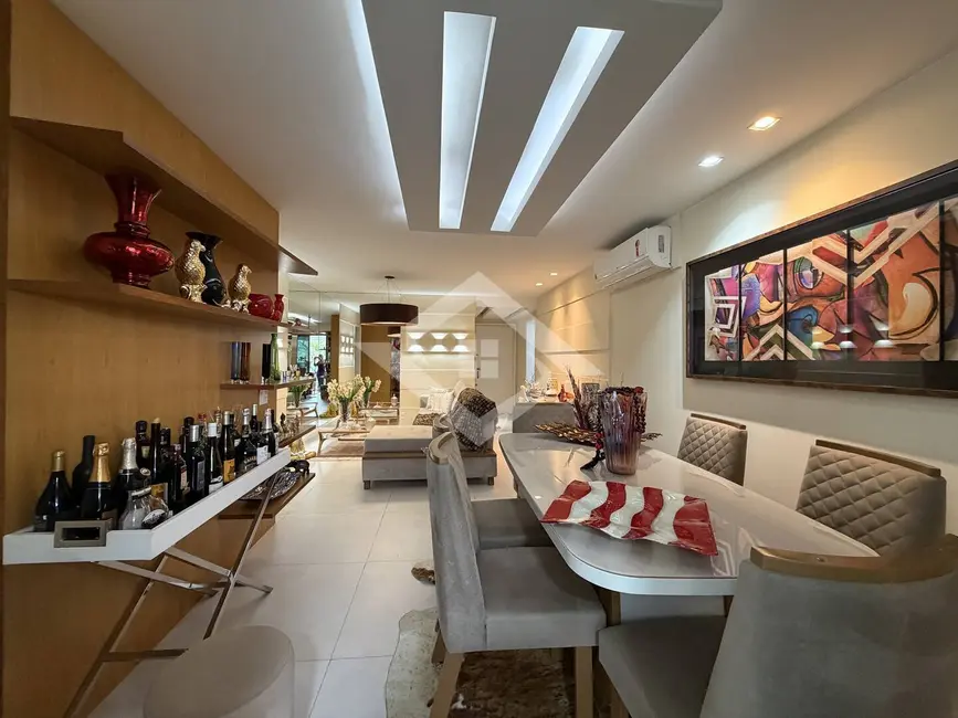 Apartamento com 4 quartos à venda, 147m2 em Rio De Janeiro - RJ - imagem 1 Foto 1 de Apartamento com 4 quartos à venda, 147m2 em Rio De Janeiro - RJ
