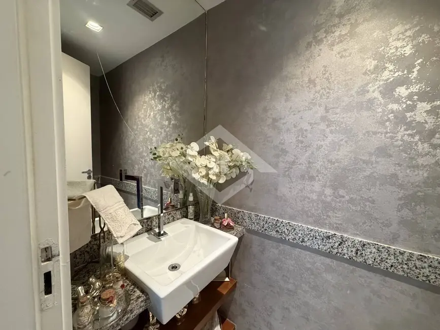 Apartamento com 4 quartos à venda, 147m2 em Rio De Janeiro - RJ - imagem 5 Foto 5 de Apartamento com 4 quartos à venda, 147m2 em Rio De Janeiro - RJ