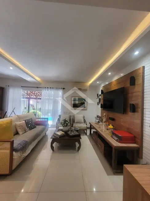 Casa com 3 quartos à venda, 390m2 em Anil, Rio De Janeiro - RJ - imagem 1 Foto 1 de Casa com 3 quartos à venda, 390m2 em Anil, Rio De Janeiro - RJ
