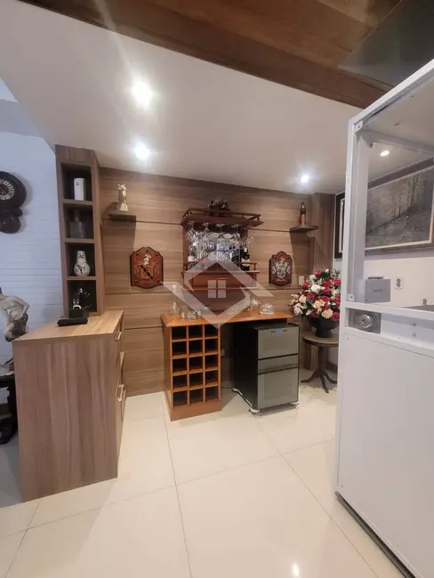 Casa com 3 quartos à venda, 390m2 em Anil, Rio De Janeiro - RJ - imagem 9 Foto 9 de Casa com 3 quartos à venda, 390m2 em Anil, Rio De Janeiro - RJ