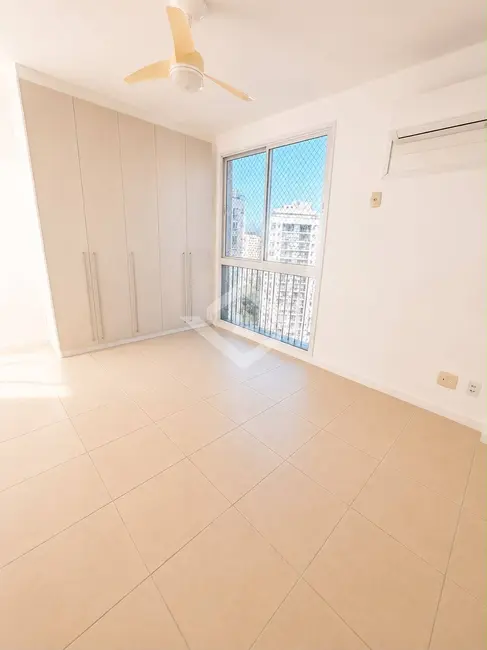 Apartamento com 4 quartos para alugar, 166m2 em Rio De Janeiro - RJ - imagem 8 Foto 8 de Apartamento com 4 quartos para alugar, 166m2 em Rio De Janeiro - RJ