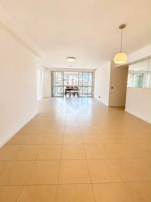 Apartamento com 4 quartos para alugar, 166m2 em Rio De Janeiro - RJ - imagem 1 Foto 1 de Apartamento com 4 quartos para alugar, 166m2 em Rio De Janeiro - RJ