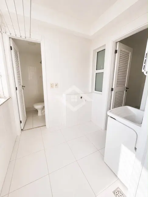 Apartamento com 4 quartos para alugar, 166m2 em Rio De Janeiro - RJ - imagem 5 Foto 5 de Apartamento com 4 quartos para alugar, 166m2 em Rio De Janeiro - RJ