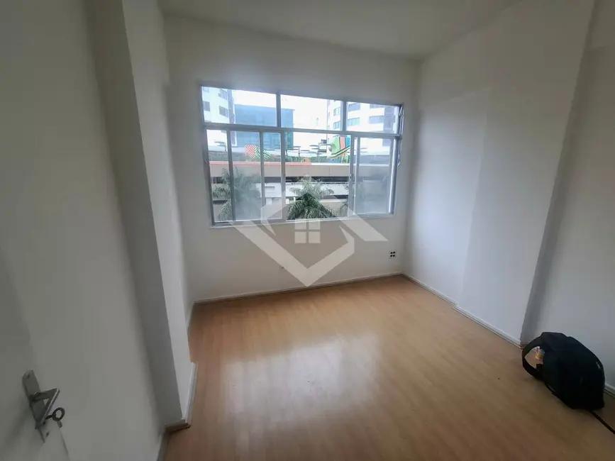 Apartamento com 2 quartos à venda, 64m2 em Maracanã, Rio De Janeiro - RJ - imagem 3 Foto 3 de Apartamento com 2 quartos à venda, 64m2 em Maracanã, Rio De Janeiro - RJ