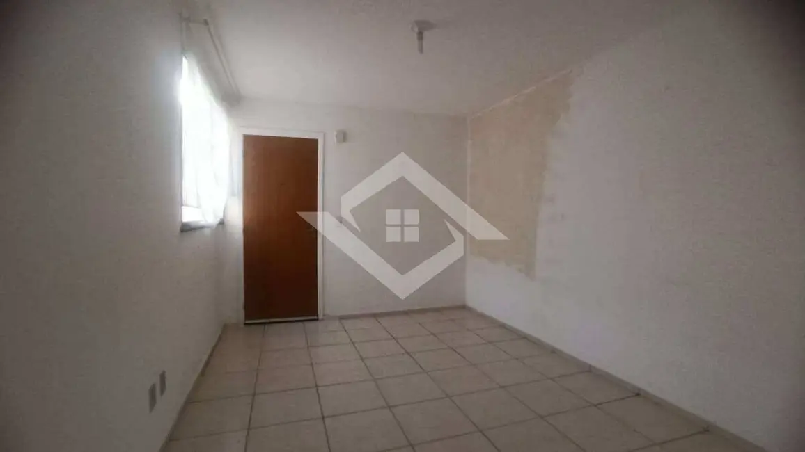 Foto 2 de Apartamento com 2 quartos à venda, 44m2 em Santa Cruz, Rio De Janeiro - RJ