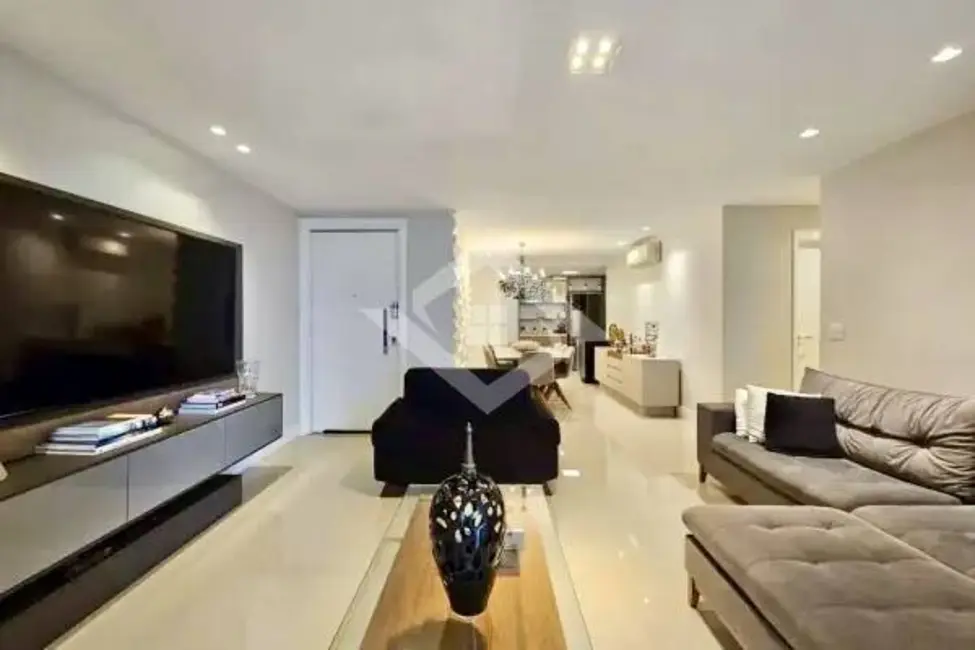 Foto 2 de Apartamento com 4 quartos à venda, 145m2 em Rio De Janeiro - RJ