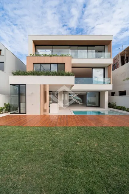 Casa com 5 quartos à venda, 600m2 em Barra da Tijuca, Rio De Janeiro - RJ - imagem 4 Foto 4 de Casa com 5 quartos à venda, 600m2 em Barra da Tijuca, Rio De Janeiro - RJ