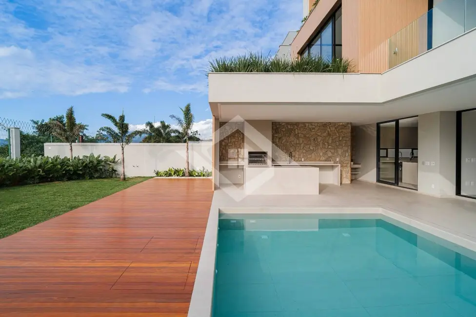 Casa com 5 quartos à venda, 600m2 em Barra da Tijuca, Rio De Janeiro - RJ - imagem 3 Foto 3 de Casa com 5 quartos à venda, 600m2 em Barra da Tijuca, Rio De Janeiro - RJ