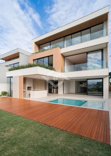 Casa com 5 quartos à venda, 600m2 em Barra da Tijuca, Rio De Janeiro - RJ - imagem 2 Foto 2 de Casa com 5 quartos à venda, 600m2 em Barra da Tijuca, Rio De Janeiro - RJ