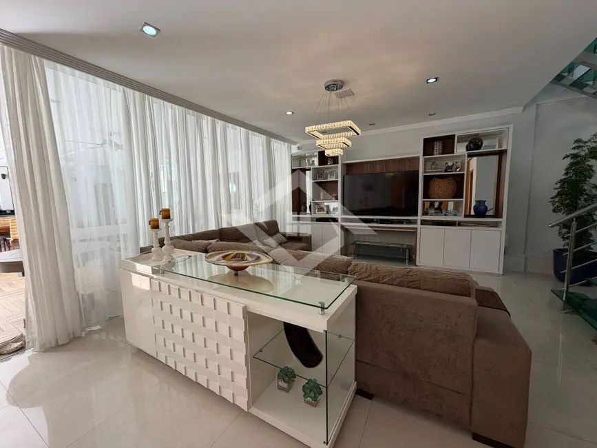 Casa com 4 quartos à venda em Jacarepaguá, Rio De Janeiro - RJ - imagem 9 Foto 9 de Casa com 4 quartos à venda em Jacarepaguá, Rio De Janeiro - RJ