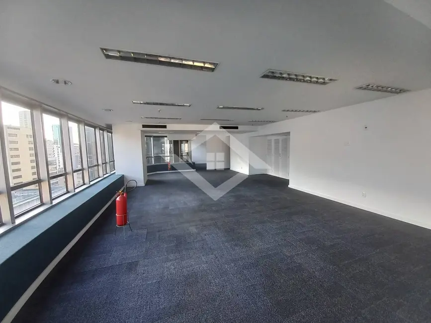 Sala Comercial à venda e para alugar, 292m2 em Centro, Rio De Janeiro - RJ - imagem 1 Foto 1 de Sala Comercial à venda e para alugar, 292m2 em Centro, Rio De Janeiro - RJ