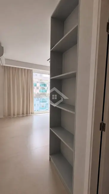 Apartamento com 3 quartos para alugar, 184m2 em Barra da Tijuca, Rio De Janeiro - RJ - imagem 6 Foto 6 de Apartamento com 3 quartos para alugar, 184m2 em Barra da Tijuca, Rio De Janeiro - RJ