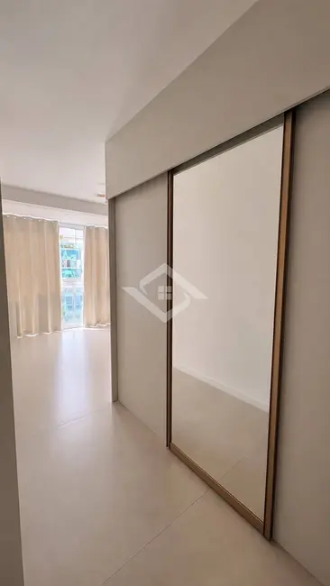 Apartamento com 3 quartos para alugar, 184m2 em Barra da Tijuca, Rio De Janeiro - RJ - imagem 3 Foto 3 de Apartamento com 3 quartos para alugar, 184m2 em Barra da Tijuca, Rio De Janeiro - RJ