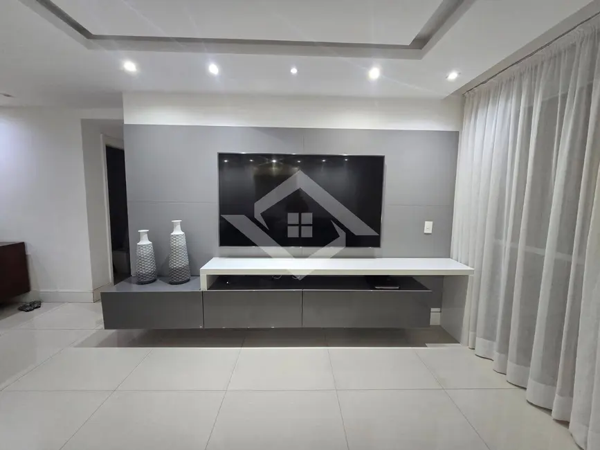 Apartamento com 4 quartos à venda, 166m2 em Rio De Janeiro - RJ - imagem 5 Foto 5 de Apartamento com 4 quartos à venda, 166m2 em Rio De Janeiro - RJ