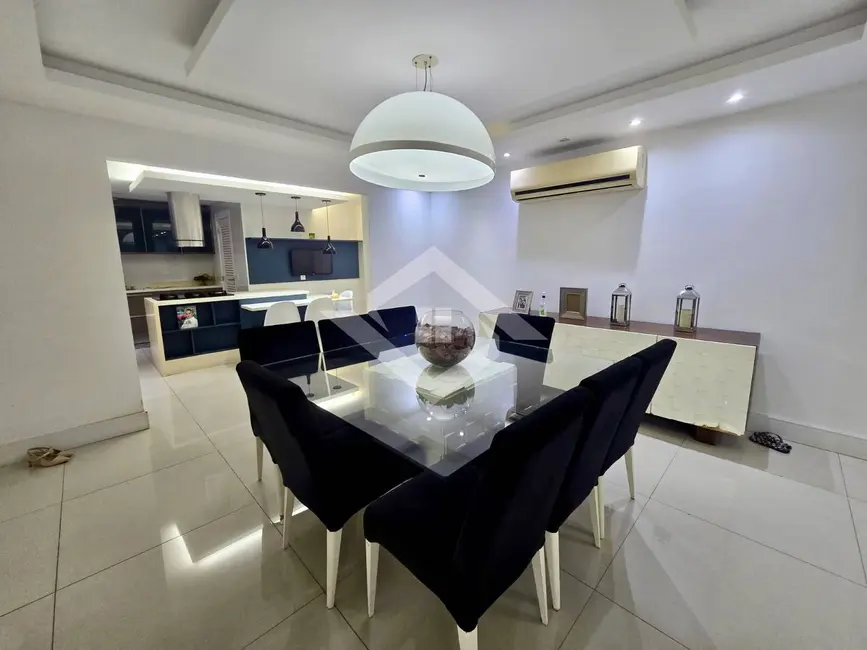 Apartamento com 4 quartos à venda, 166m2 em Rio De Janeiro - RJ - imagem 8 Foto 8 de Apartamento com 4 quartos à venda, 166m2 em Rio De Janeiro - RJ