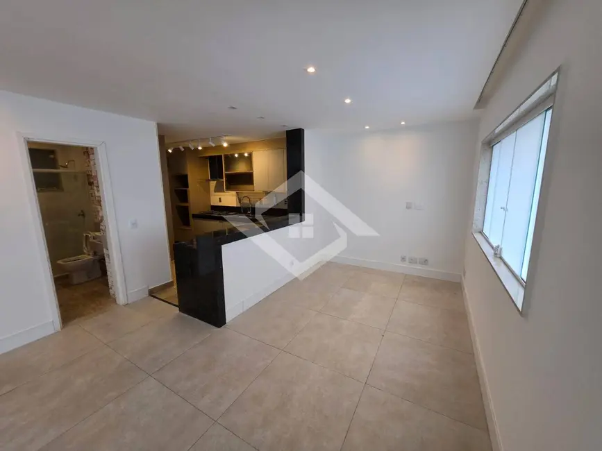 Casa com 3 quartos para alugar, 140m2 em Jacarepaguá, Rio De Janeiro - RJ - imagem 8 Foto 8 de Casa com 3 quartos para alugar, 140m2 em Jacarepaguá, Rio De Janeiro - RJ