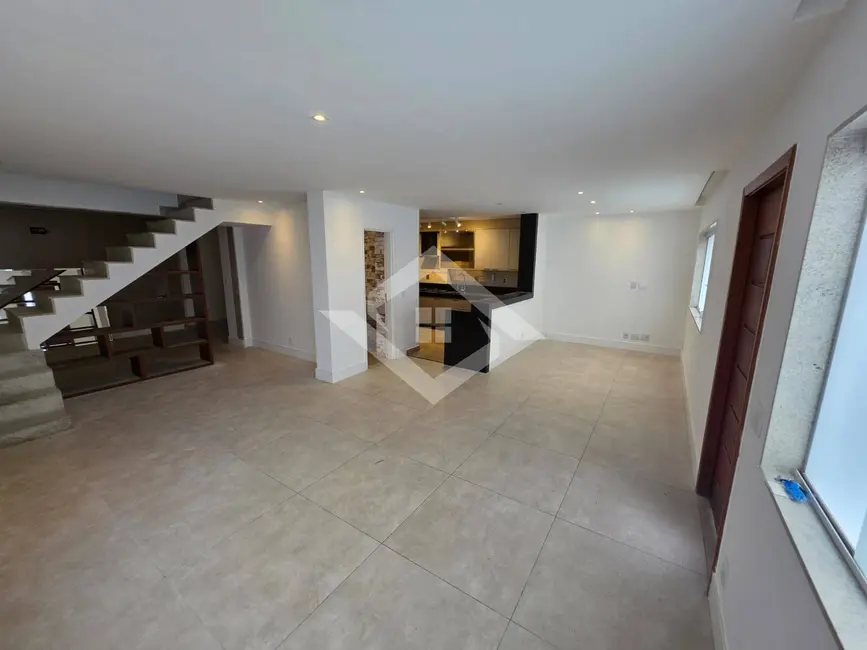 Casa com 3 quartos para alugar, 140m2 em Jacarepaguá, Rio De Janeiro - RJ - imagem 5 Foto 5 de Casa com 3 quartos para alugar, 140m2 em Jacarepaguá, Rio De Janeiro - RJ