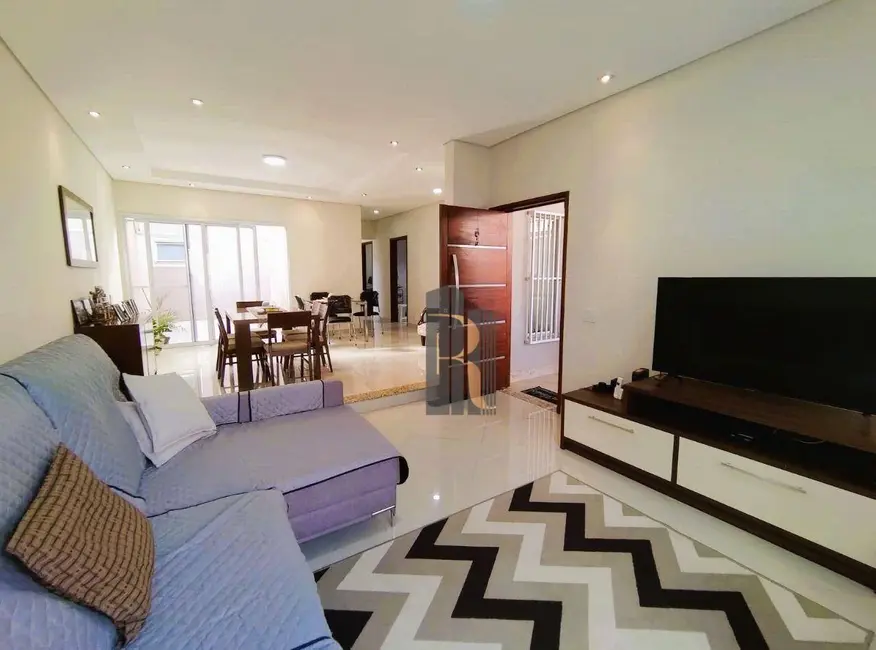 Casa com 3 quartos à venda, 300m2 em Valinhos - SP - imagem 5 Foto 5 de Casa com 3 quartos à venda, 300m2 em Valinhos - SP