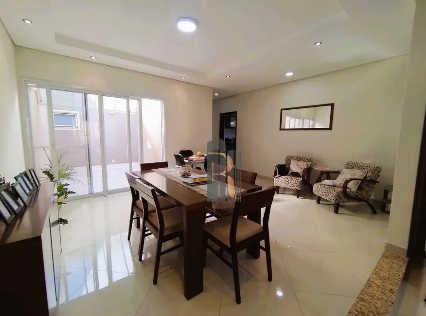 Casa com 3 quartos à venda, 300m2 em Valinhos - SP - imagem 9 Foto 9 de Casa com 3 quartos à venda, 300m2 em Valinhos - SP