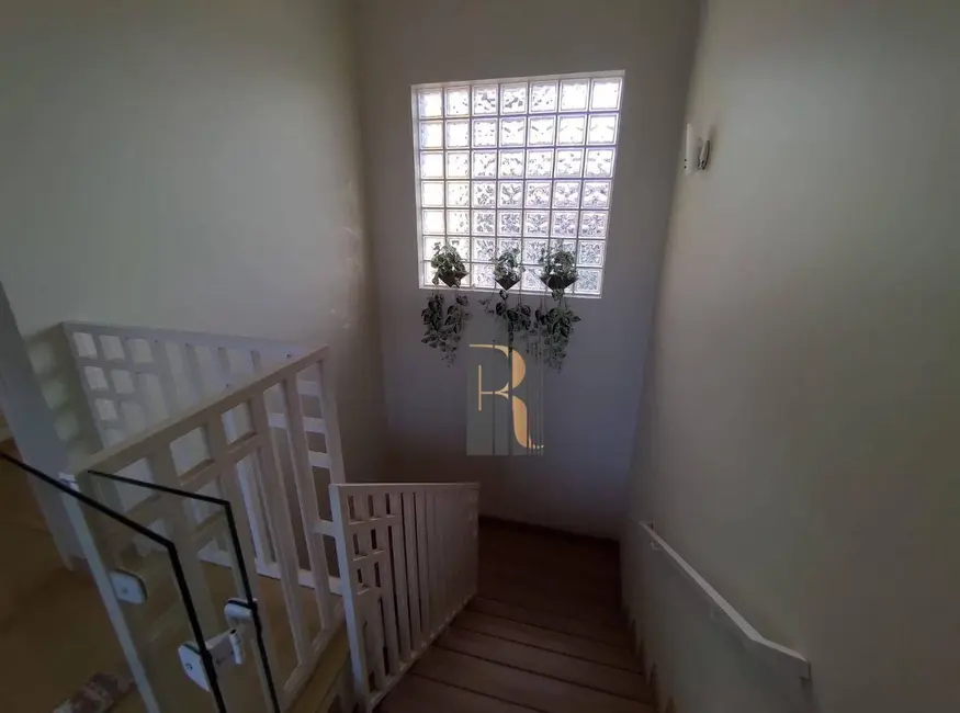 Casa com 3 quartos à venda, 300m2 em Jardim Maria Ilydia, Valinhos - SP - imagem 8 Foto 8 de Casa com 3 quartos à venda, 300m2 em Jardim Maria Ilydia, Valinhos - SP