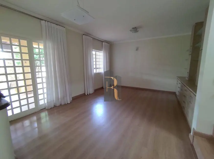 Casa com 3 quartos à venda, 300m2 em Jardim Maria Ilydia, Valinhos - SP - imagem 4 Foto 4 de Casa com 3 quartos à venda, 300m2 em Jardim Maria Ilydia, Valinhos - SP