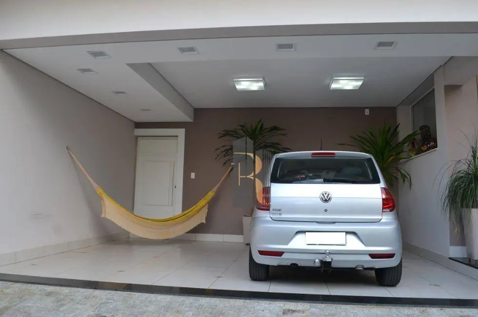 Casa com 3 quartos à venda, 420m2 em Valinhos - SP - imagem 4 Foto 4 de Casa com 3 quartos à venda, 420m2 em Valinhos - SP