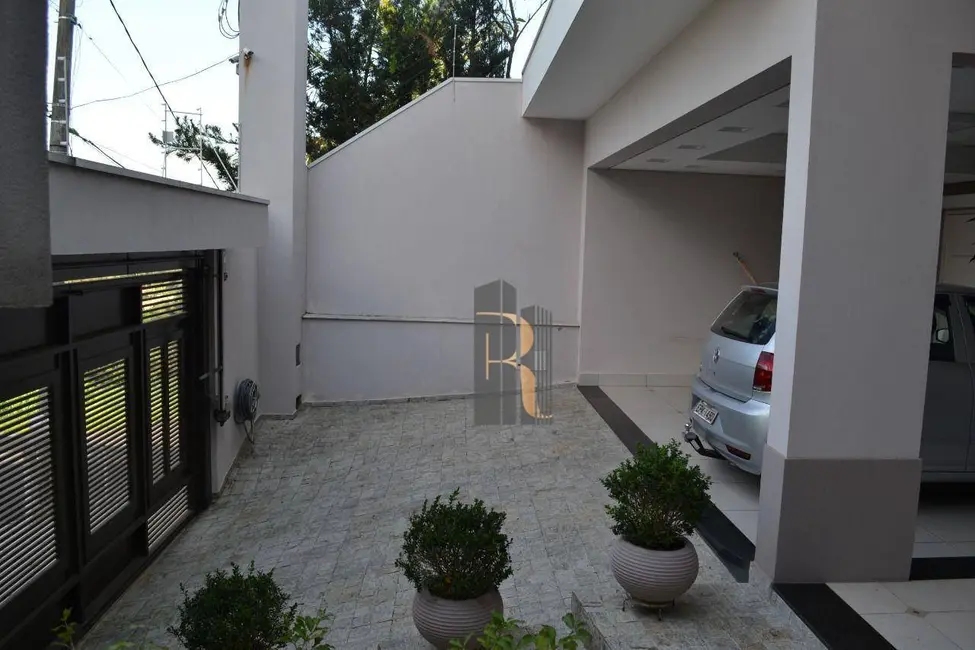 Casa com 3 quartos à venda, 420m2 em Valinhos - SP - imagem 3 Foto 3 de Casa com 3 quartos à venda, 420m2 em Valinhos - SP