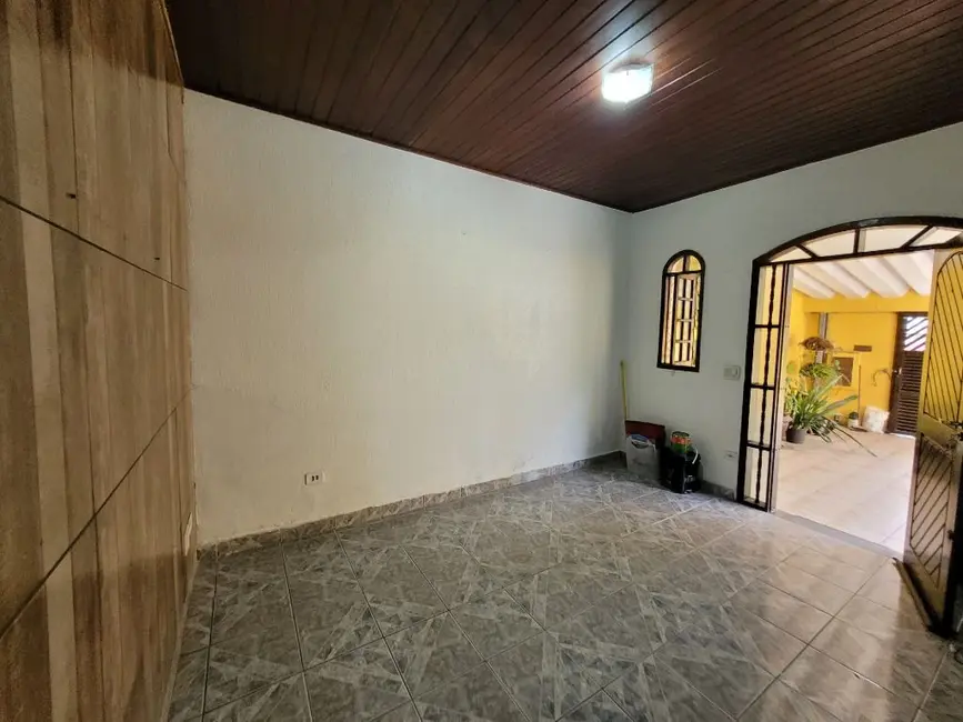 Casa com 2 quartos à venda, 140m2 em Jardim Esplanada do Castelo (Vicente de Carvalho), Guaruja - SP - imagem 3 Foto 3 de Casa com 2 quartos à venda, 140m2 em Jardim Esplanada do Castelo (Vicente de Carvalho), Guaruja - SP