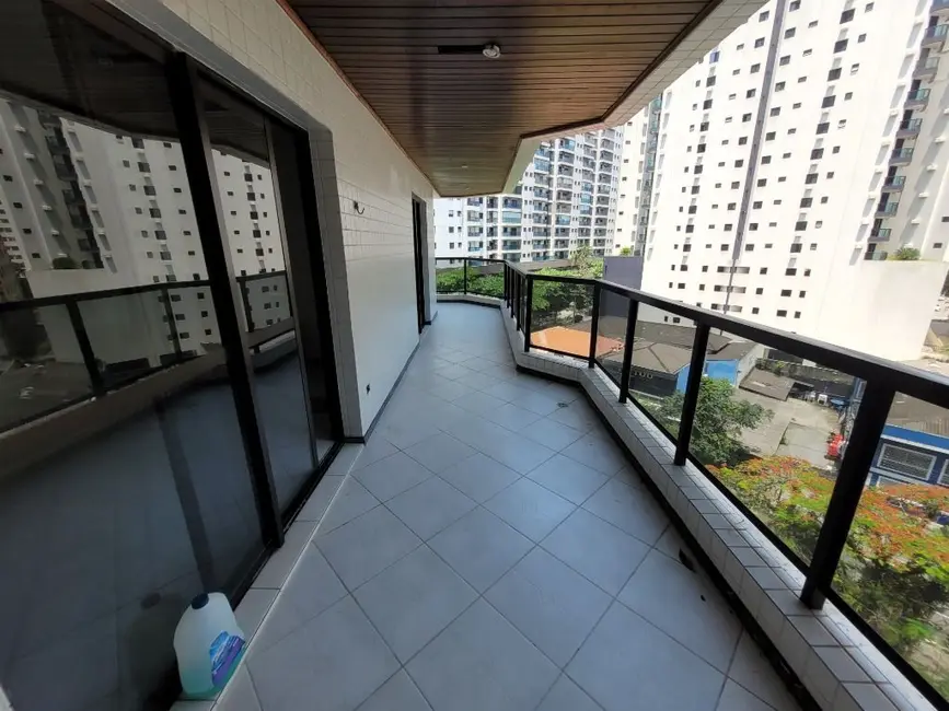 Apartamento com 4 quartos à venda, 140m2 em Barra Funda, Guaruja - SP - imagem 6 Foto 6 de Apartamento com 4 quartos à venda, 140m2 em Barra Funda, Guaruja - SP