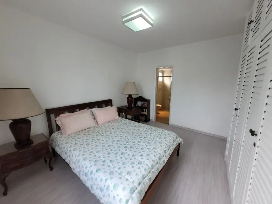 Apartamento com 4 quartos à venda, 249m2 em Guaruja - SP - imagem 8 Foto 8 de Apartamento com 4 quartos à venda, 249m2 em Guaruja - SP