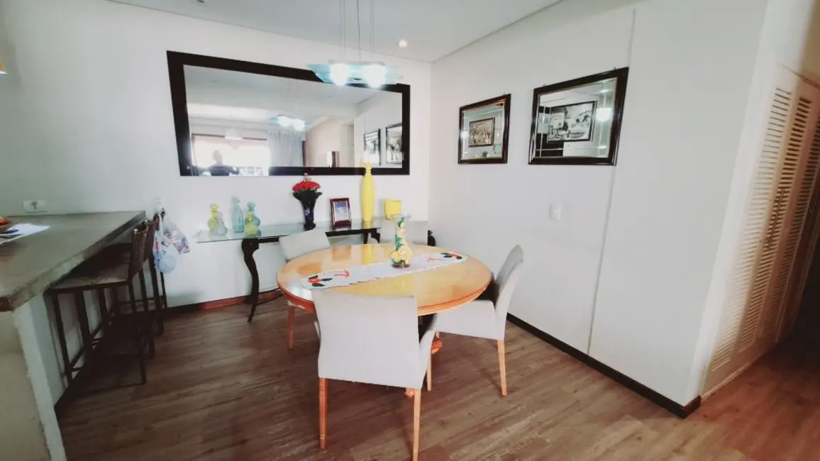 Apartamento com 4 quartos à venda, 120m2 em Jardim Las Palmas, Guaruja - SP - imagem 3 Foto 3 de Apartamento com 4 quartos à venda, 120m2 em Jardim Las Palmas, Guaruja - SP