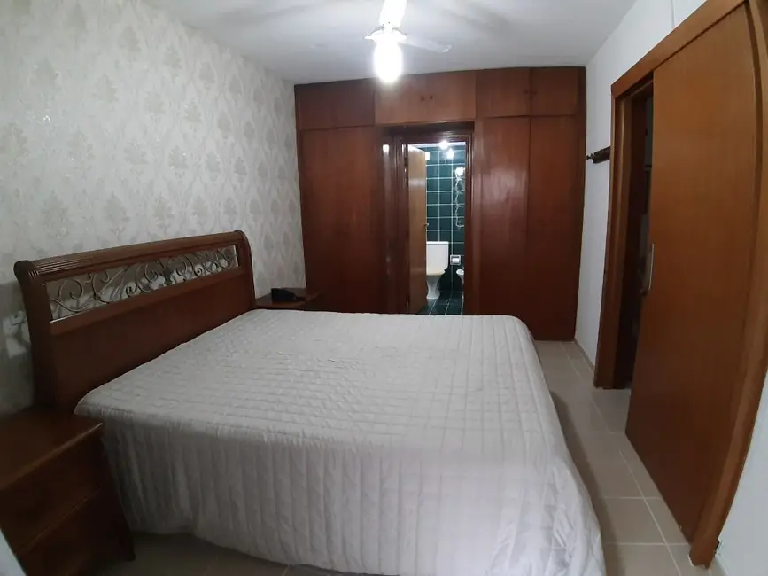 Apartamento com 3 quartos à venda, 160m2 em Guaruja - SP - imagem 6 Foto 6 de Apartamento com 3 quartos à venda, 160m2 em Guaruja - SP