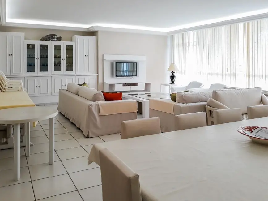 Foto 2 de Apartamento com 4 quartos à venda, 220m2 em Guaruja - SP