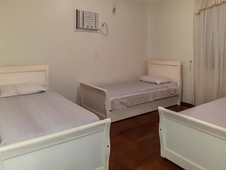 Foto 9 de Apartamento com 3 quartos à venda, 130m2 em Guaruja - SP
