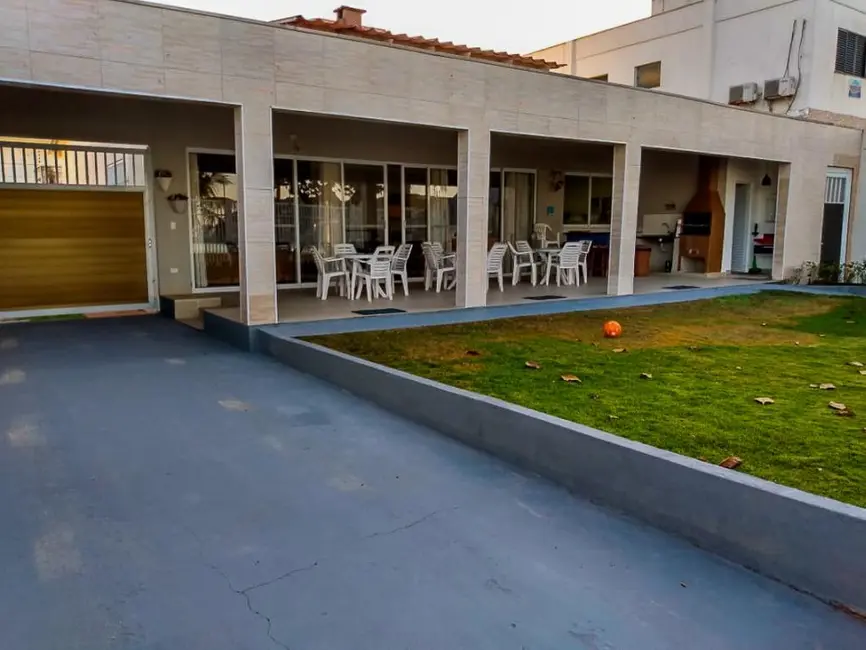 Foto 2 de Sobrado com 5 quartos à venda, 630m2 em Guaruja - SP