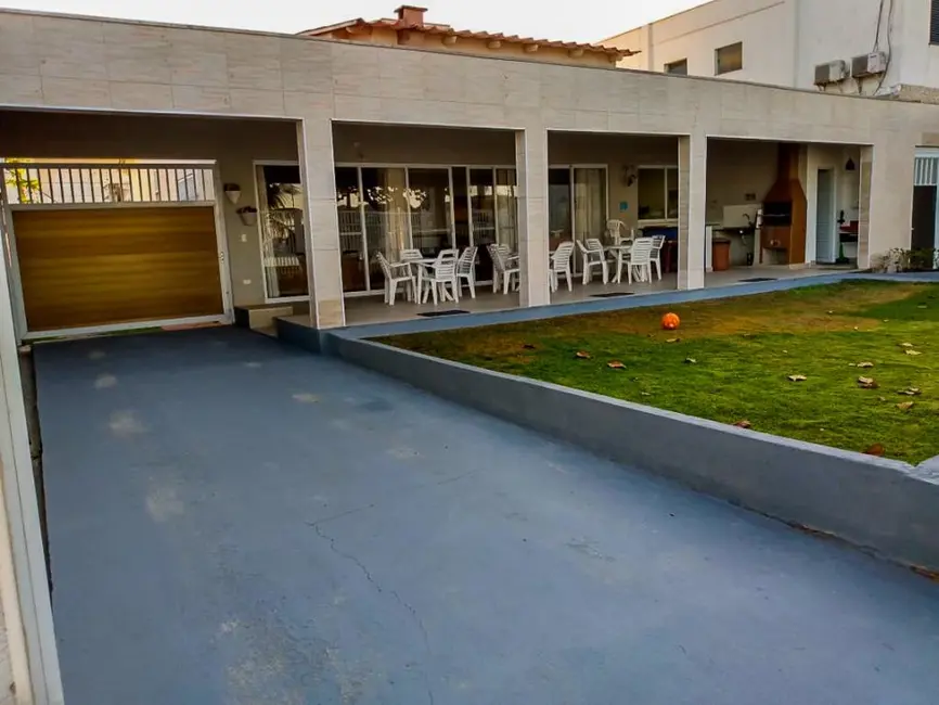 Sobrado com 5 quartos à venda, 630m2 em Guaruja - SP - imagem 4 Foto 4 de Sobrado com 5 quartos à venda, 630m2 em Guaruja - SP