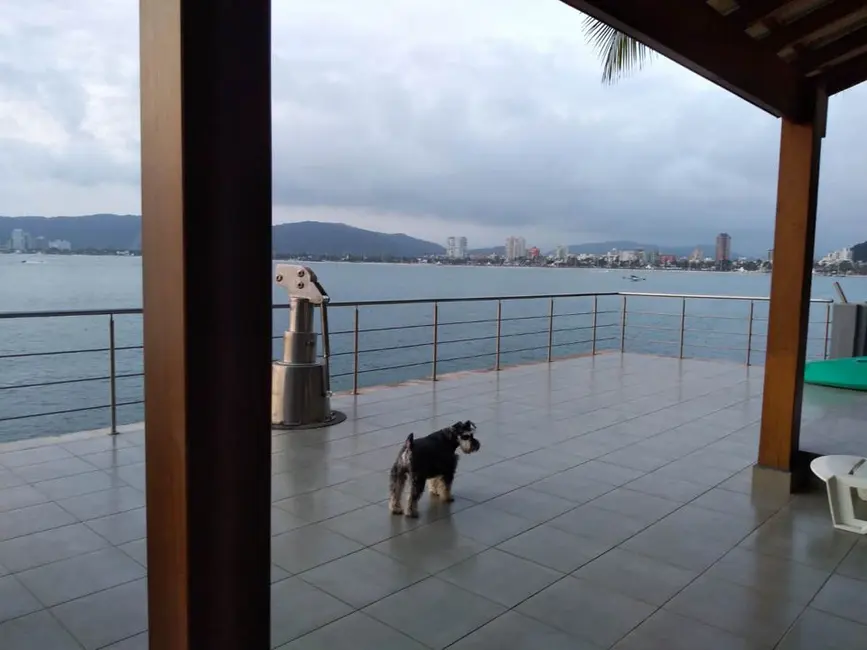 Casa de Condomínio com 3 quartos à venda, 403m2 em Guaruja - SP - imagem 3 Foto 3 de Casa de Condomínio com 3 quartos à venda, 403m2 em Guaruja - SP