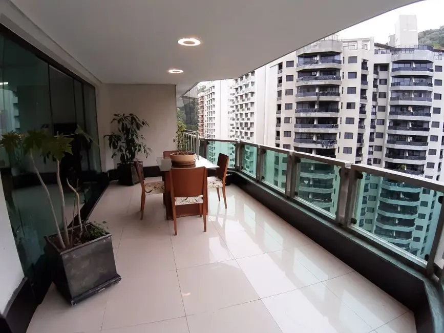 Apartamento com 3 quartos à venda e para alugar, 190m2 em Barra Funda, Guaruja - SP - imagem 4 Foto 4 de Apartamento com 3 quartos à venda e para alugar, 190m2 em Barra Funda, Guaruja - SP