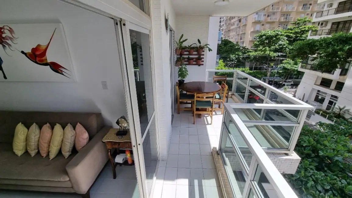 Apartamento com 3 quartos à venda, 140m2 em Barra Funda, Guaruja - SP - imagem 3 Foto 3 de Apartamento com 3 quartos à venda, 140m2 em Barra Funda, Guaruja - SP