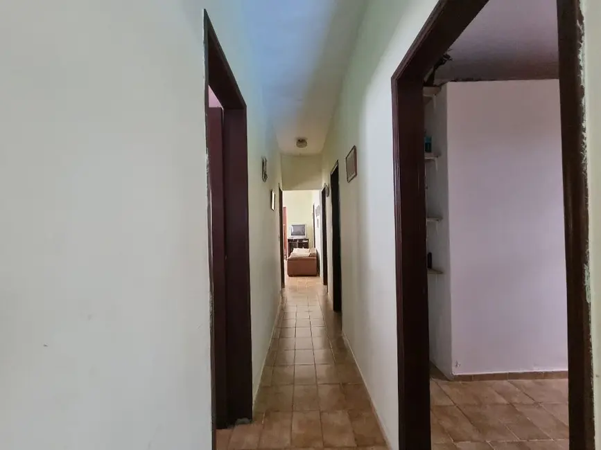 Casa com 4 quartos à venda, 500m2 em Vila Maia, Guaruja - SP - imagem 6 Foto 6 de Casa com 4 quartos à venda, 500m2 em Vila Maia, Guaruja - SP
