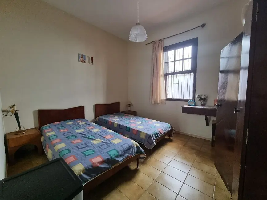 Casa com 4 quartos à venda, 500m2 em Vila Maia, Guaruja - SP - imagem 7 Foto 7 de Casa com 4 quartos à venda, 500m2 em Vila Maia, Guaruja - SP