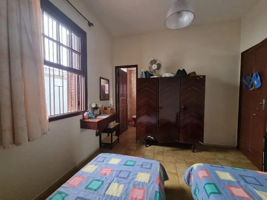 Casa com 4 quartos à venda, 500m2 em Vila Maia, Guaruja - SP - imagem 8 Foto 8 de Casa com 4 quartos à venda, 500m2 em Vila Maia, Guaruja - SP